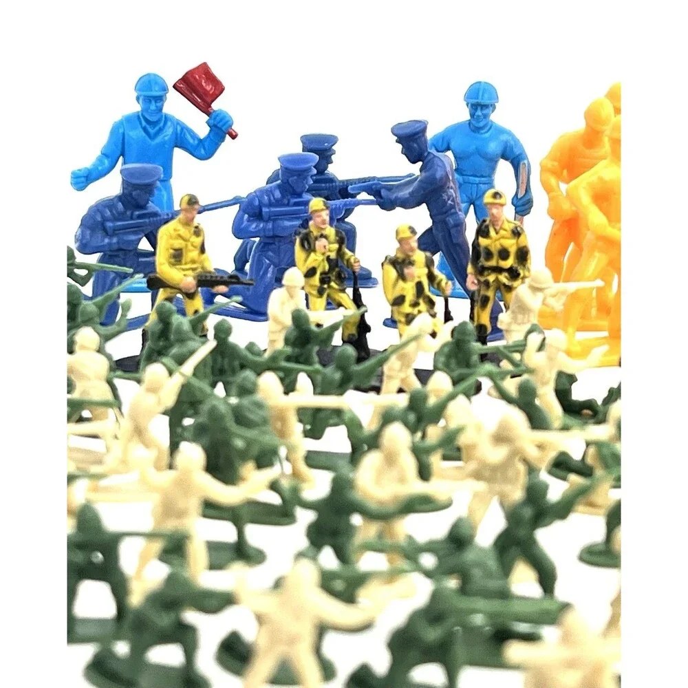 Vintage Plastic Army Men Lot Mixed Soldiers Construction Figures 100+